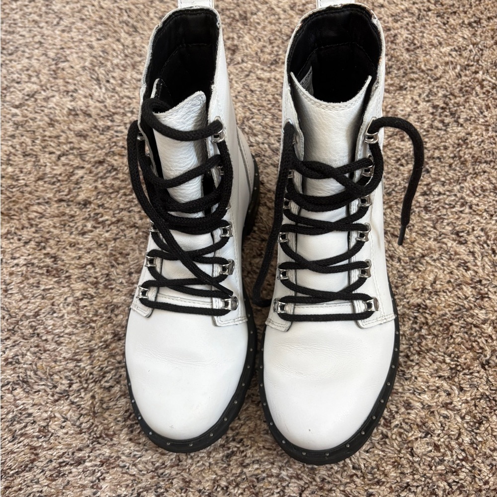 Sorel White and Black Ankle Boots